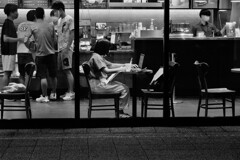 夜更けのカフェテリア　②　。。。！