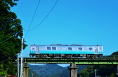 青い空と青い電車。。。！