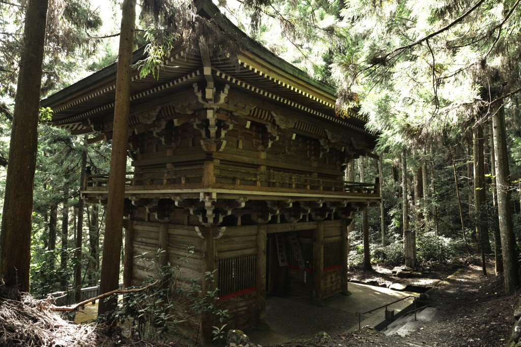 深山寺の山門。。。！