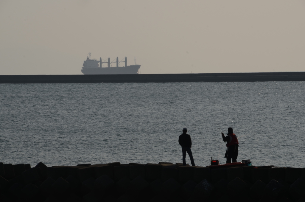 港に入る、タンカー船。。。！