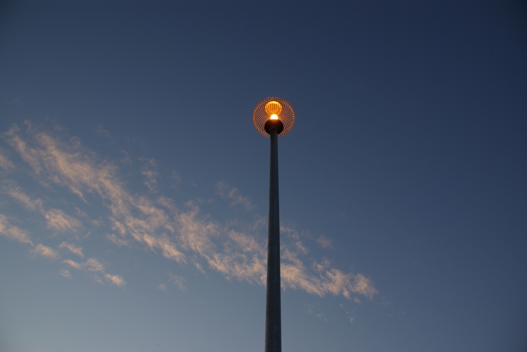 海岸通りに灯りがともる。。。！