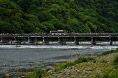 小雨降る渡月橋　③。。。！