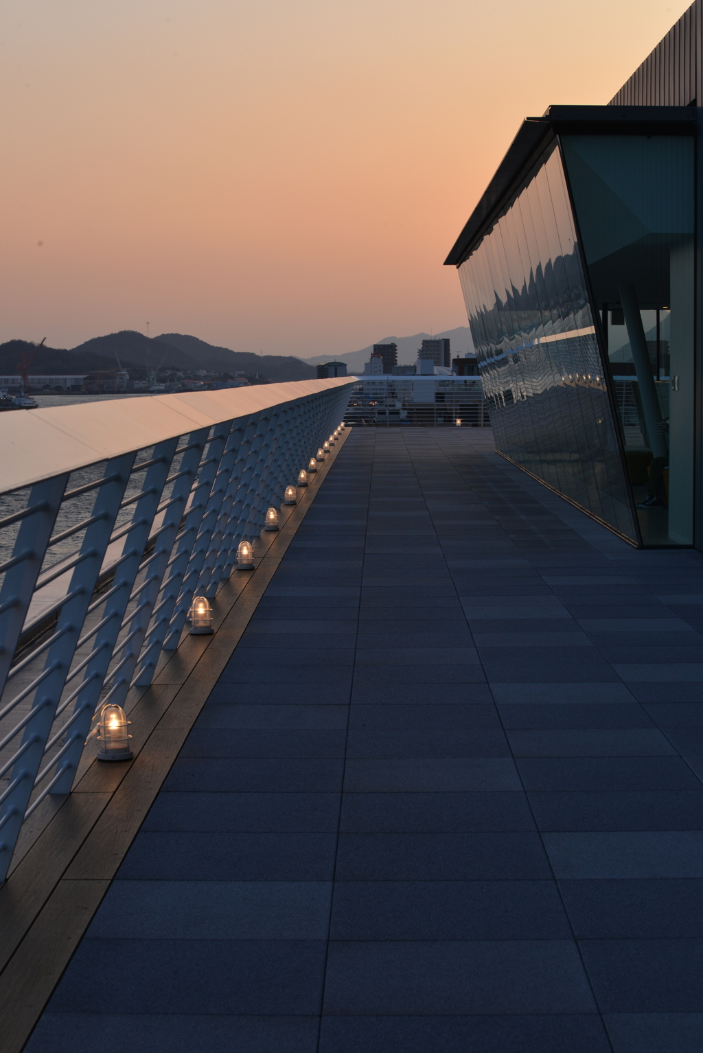 灯　①。。。！