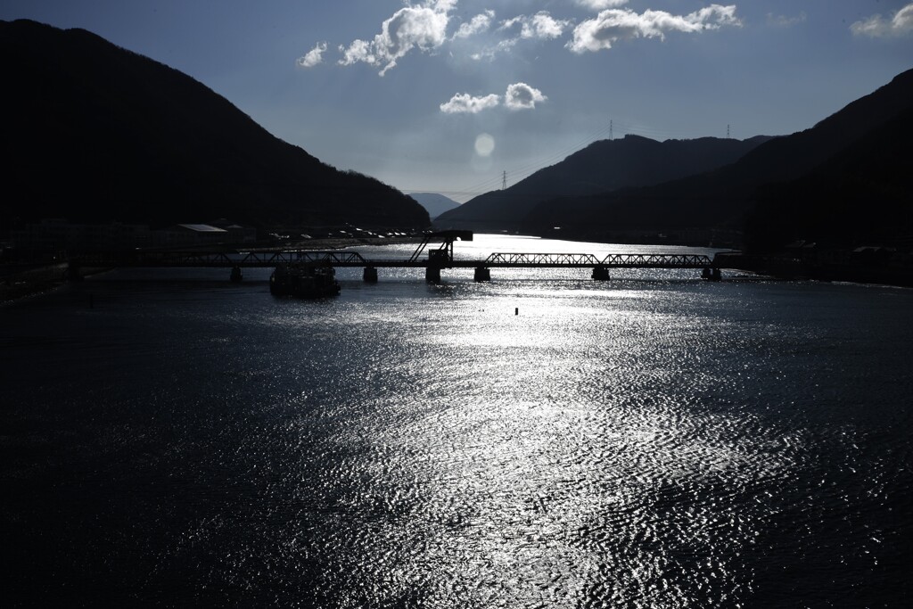 凍てつく河。。。！