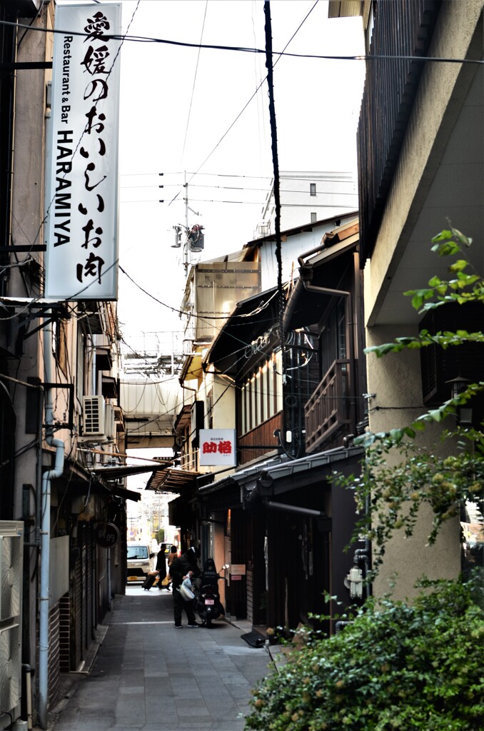 温泉駅前を歩く　⑤。。。！