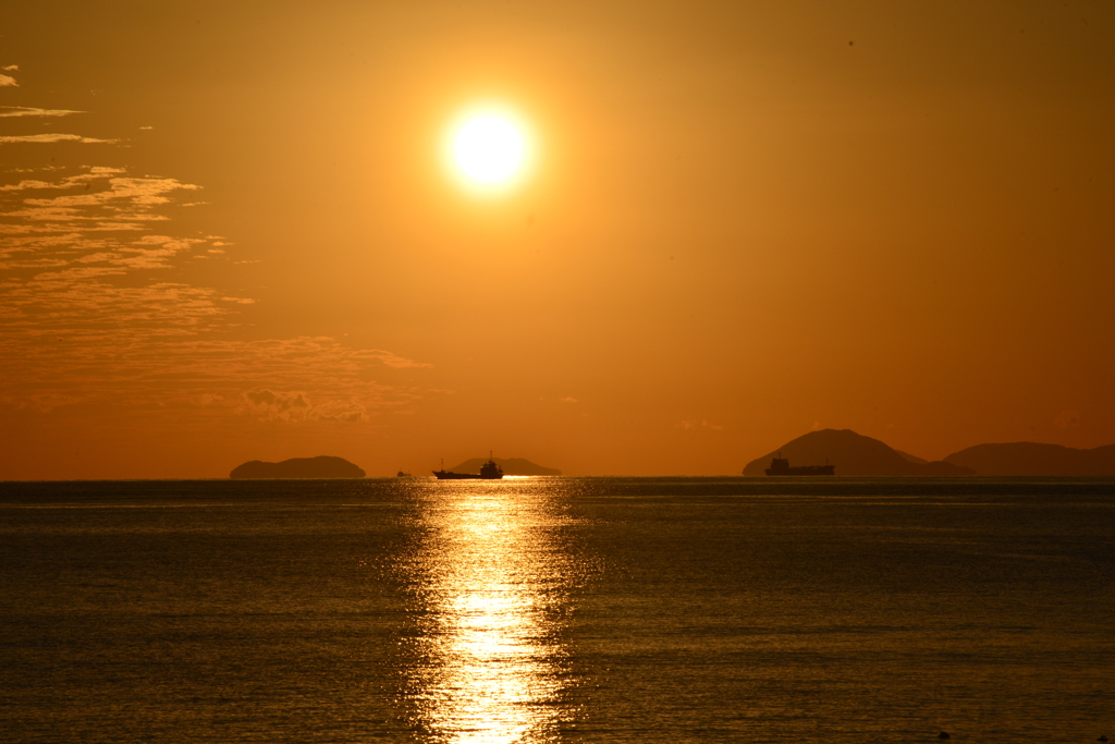 瀬戸の真っ紅な達磨夕陽　①。。。！
