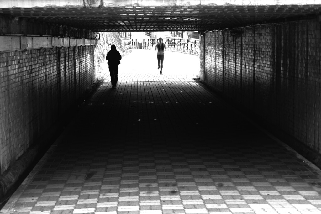 ガード下の光景　①。。。！