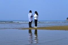 海辺で遊ぶ　➁。。。！