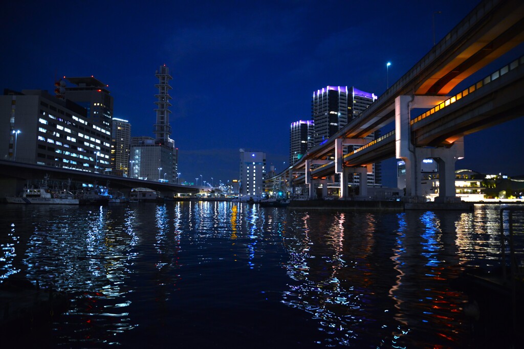 煌めく都会と静かな海　①。。。！