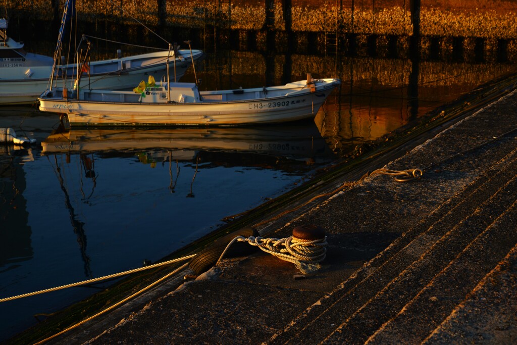 夕暮れの釣舟　①。。。！