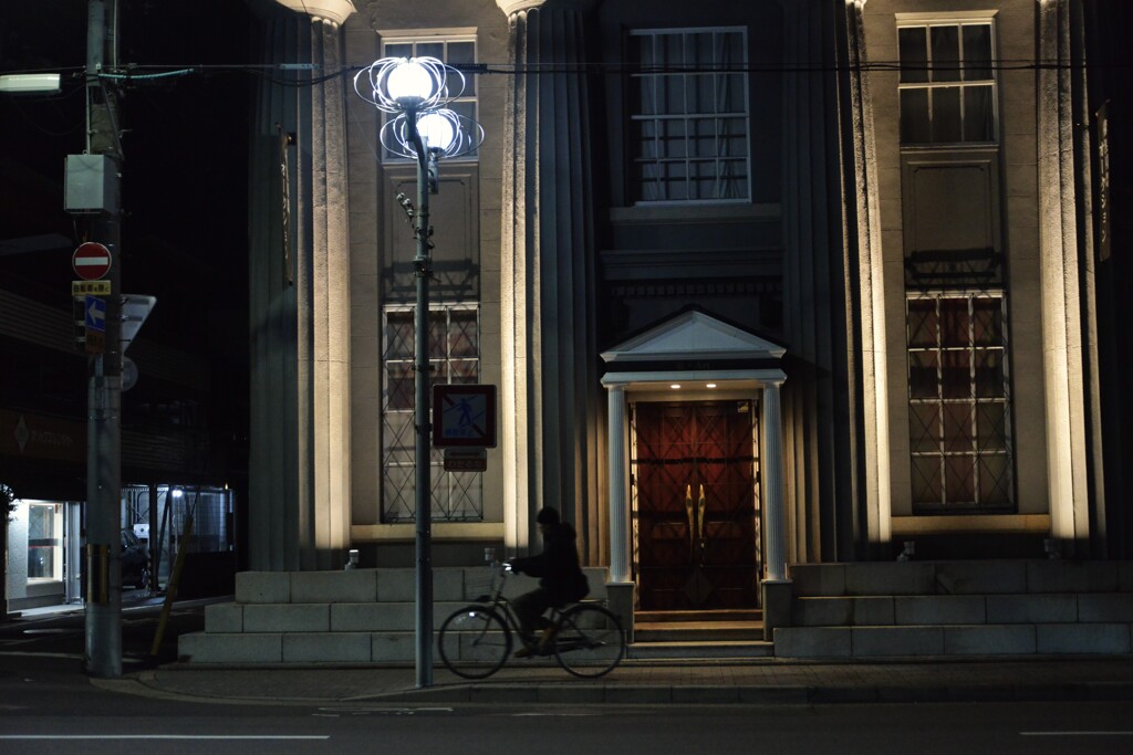 冬の冷たい歩道　➂。。。！