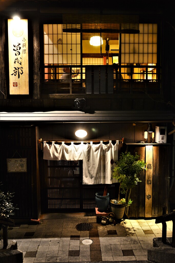 花街の夜は更けて。。。！