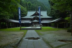 時雨の山寺にて　①。。。！