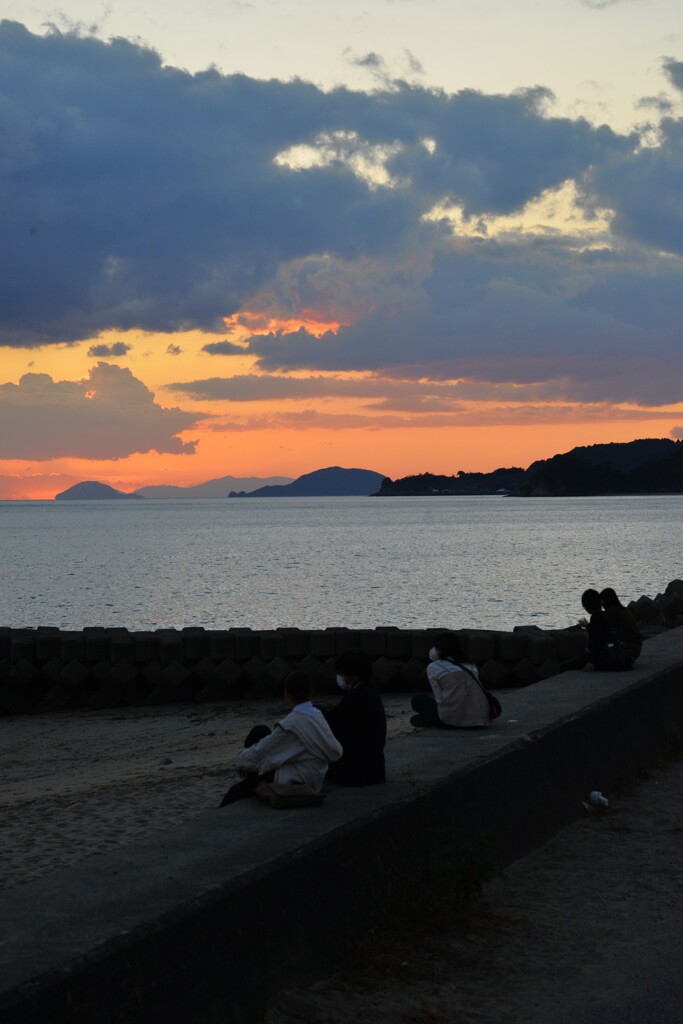 夕陽が目に染みる　④。。。！