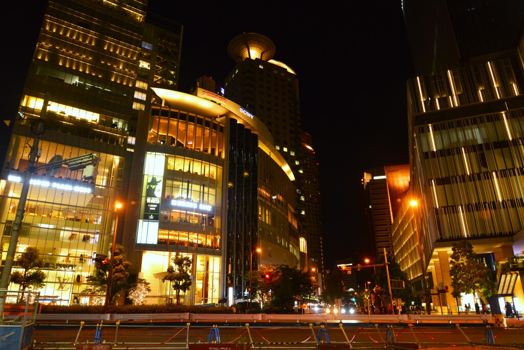 大阪駅前　②。。。！