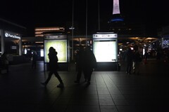 宵町を歩むひと　②。。。！