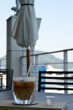 港のカフェテラス　①。。。！