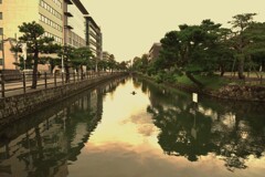 金色のお堀と高知城　①。。。！