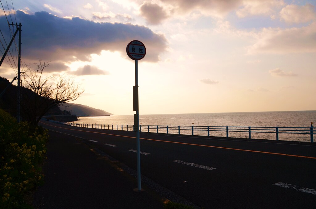 海辺のバスストップ　２