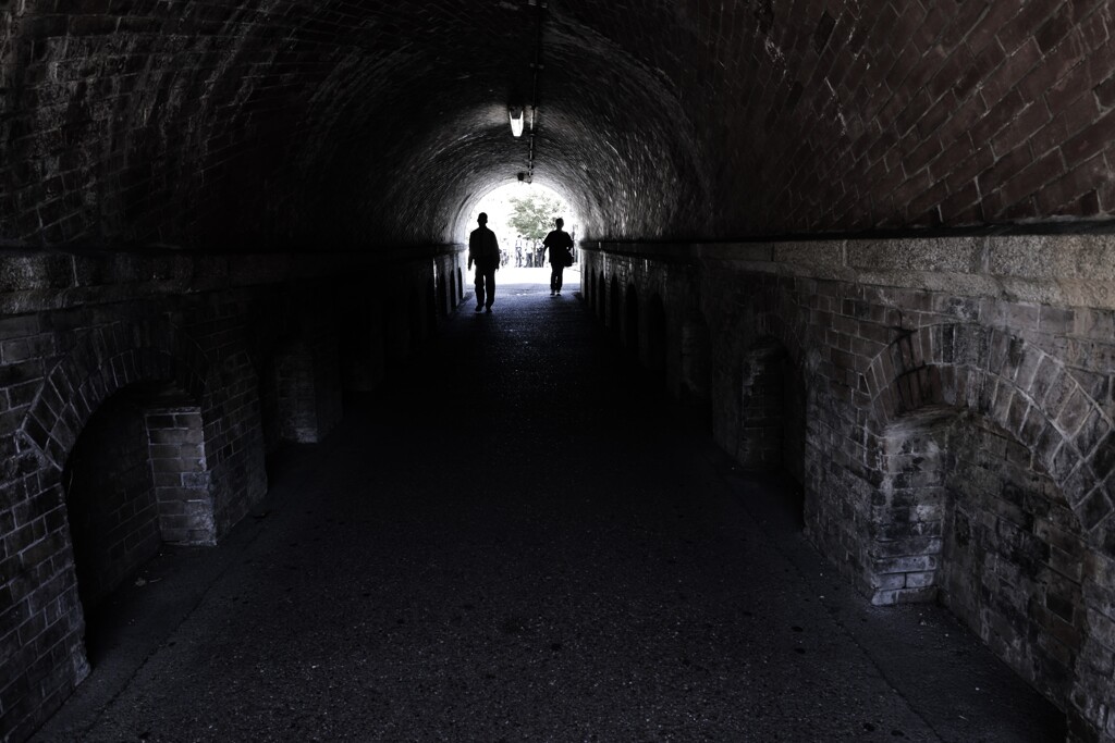 トンネルの向こう側　。。。！