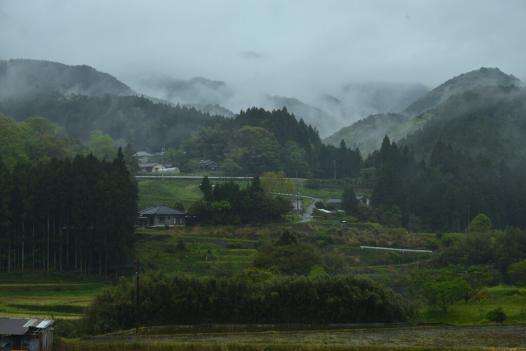 雨煙る天空の里　➂。。。！