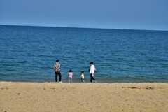 家族で海岸散歩　。。。！
