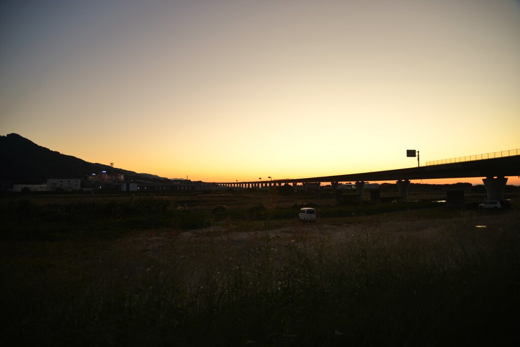 秋暮れの河川敷　①。。。！