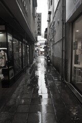 雨の路地裏。。。！