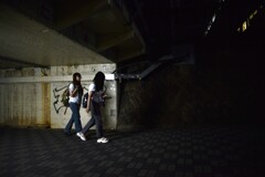 宵闇のガード下　。。。！