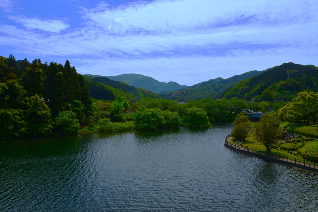 緑風が湖水を渡る　①。。。！