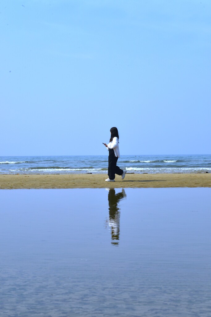 海辺で遊ぶ　①。。。！