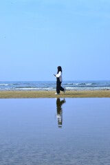 海辺で遊ぶ　①。。。！