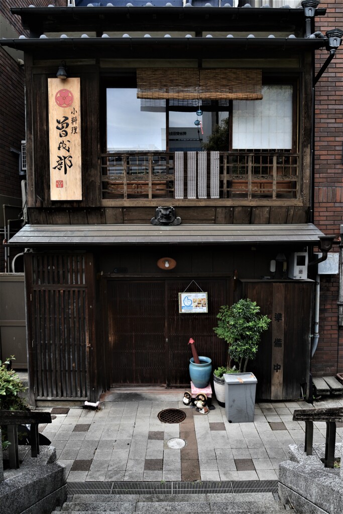 小粋な店。。。！