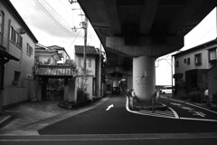 ガード下の光景　➂。。。！