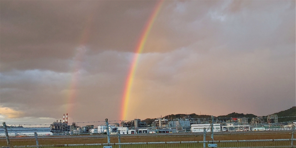 夕焼け空に虹が　②　。。。！