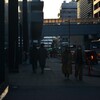 夜更けの街で　①。。。！