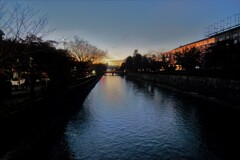 秋暮れの疏水　②　。。。！