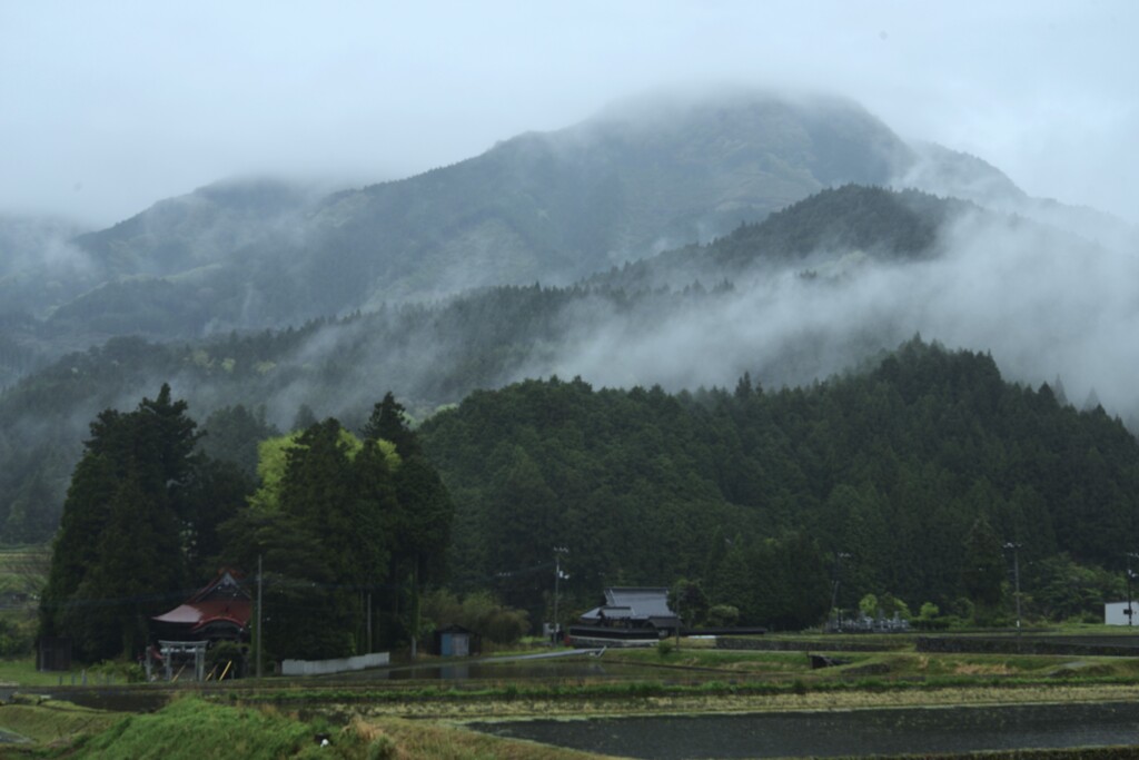 雨煙る天空の里　①。。。！