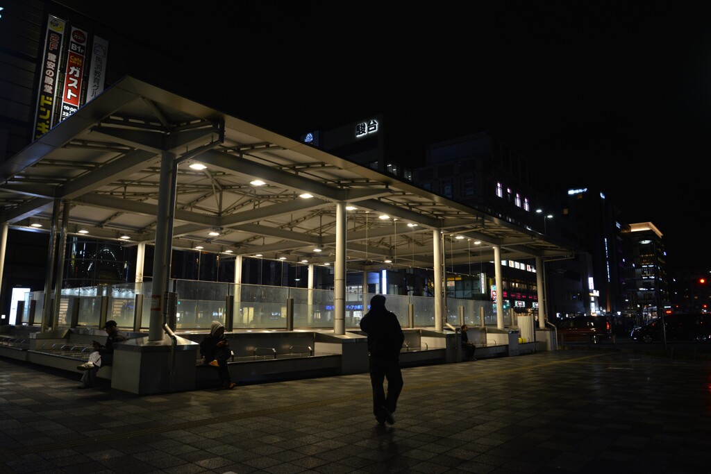 夜風が身に沁みる　。。。！