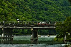 小雨降る渡月橋　②。。。！