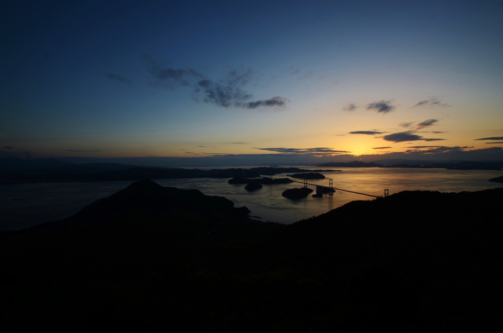 漆黒に沈みゆく島影　②　。。。！