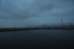 冷たい雨にけむる朝　①。。。！