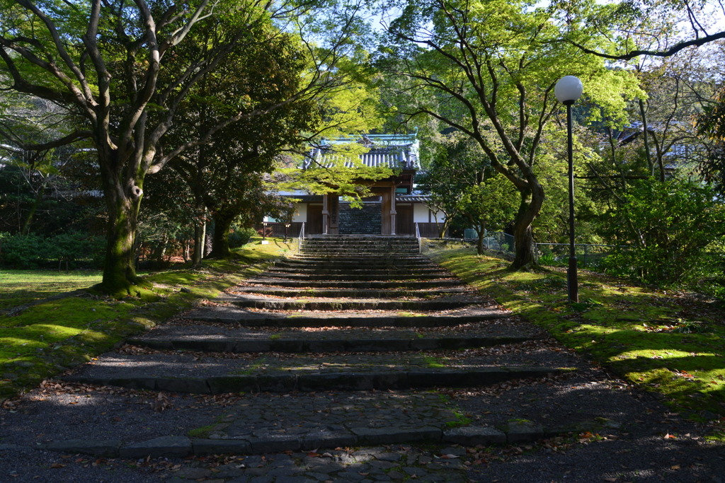 静寂の寺　①。。。！