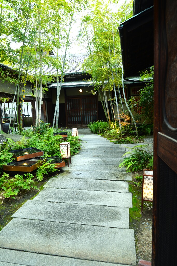 八坂の店先で　➂。。。！