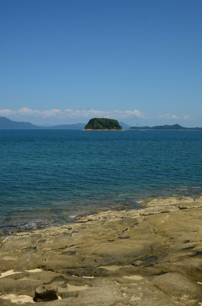 ポツンと小島　（２）。。。！