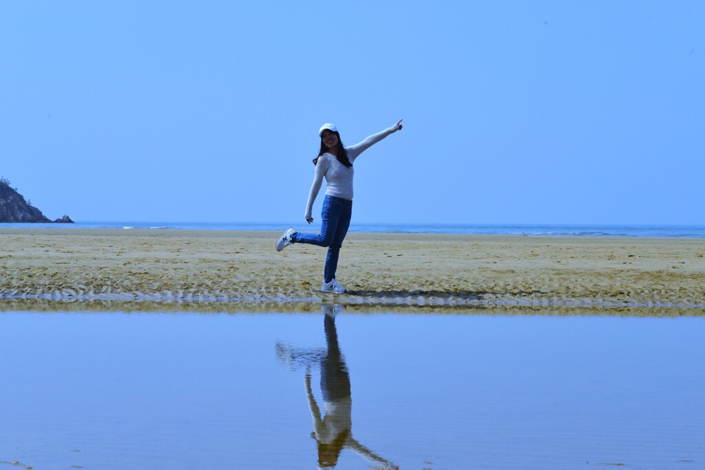 海辺で遊ぶ　➂。。。！
