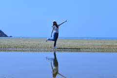 海辺で遊ぶ　➂。。。！