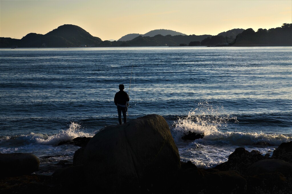 夕暮れの釣り人。。。！