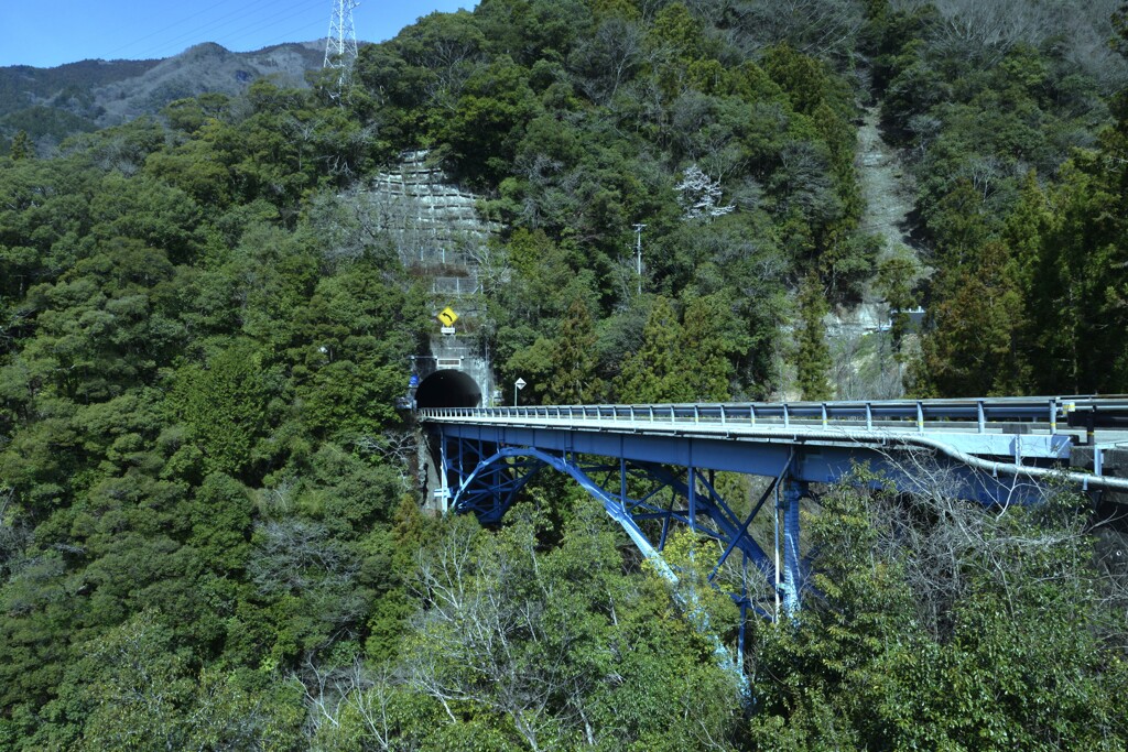 山間をつなぐ橋　①。。。！