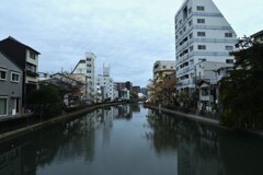 川辺りの街　➂。。。！